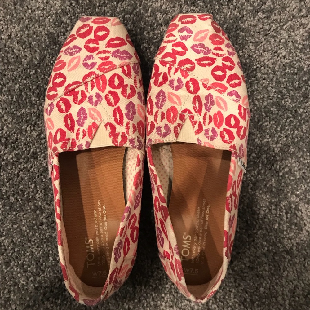 Kissing Toms! 7.5